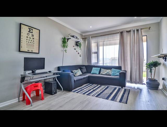 2 BEDROOM APARTMENT FOR SALE IN HAYFIELDS